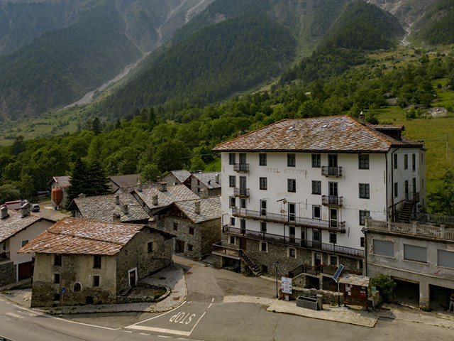 L'Hôtel Pétey (Otemma) di Oyace: una Storia di Ambizione e Rinascita