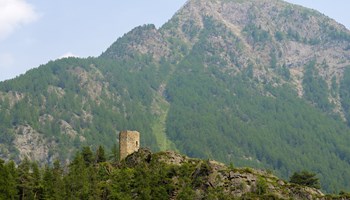 La Tornalla, vista aerea La maestosità della Tornalla: un tesoro architettonico nella Valpelline